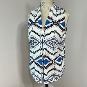 Antilia Femme, Women’s Medium, light Summer pattern sleeveless blouse